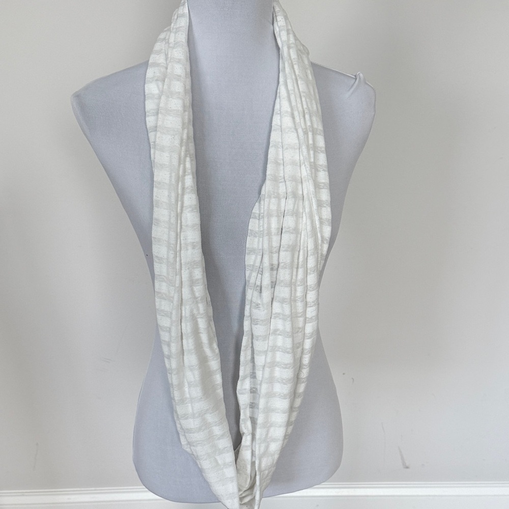 White Infinity Scarf‎ - Picture 2 of 4